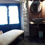 La Casa Dalle Finestre Blu Bed & Breakfast
