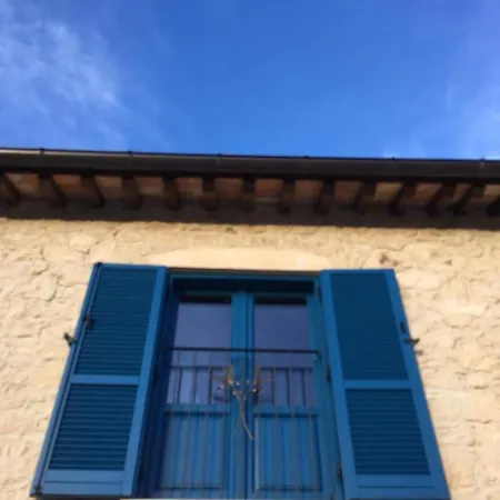 La Casa Dalle Finestre Blu
