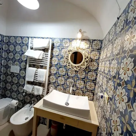 La Casa Dalle Finestre Blu Bed & Breakfast 3*