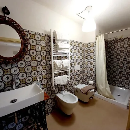 La Casa Dalle Finestre Blu