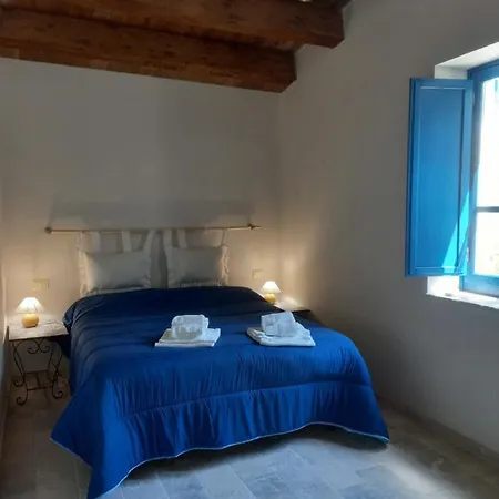 La Casa Dalle Finestre Blu