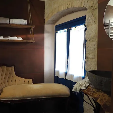 La Casa Dalle Finestre Blu *