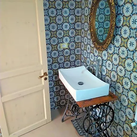 Bed & Breakfast La Casa Dalle Finestre Blu 3*