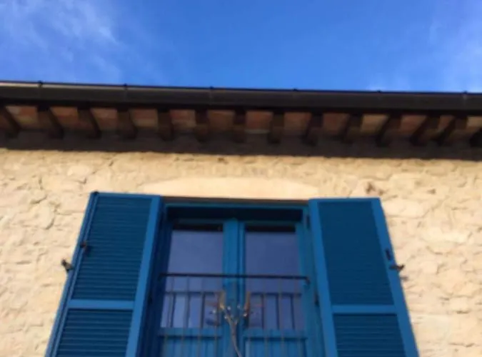 La Casa Dalle Finestre Blu